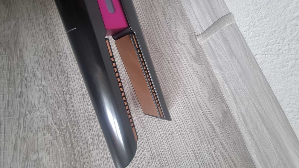 Преса за коса DYSON CORRALE HS03 чети описанието