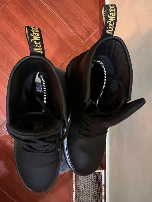 Ghete de iarna Dr. Martens