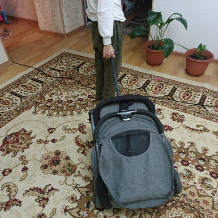 Коляска очень хорошими состоянии. Дочка выросла. Теперь продаю