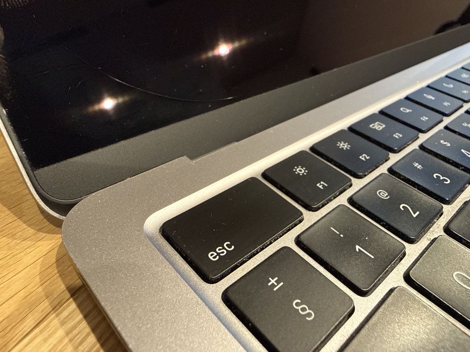 MacBook Air M2 24GB RAM, 8 CPU / 10 GPU, 1TB