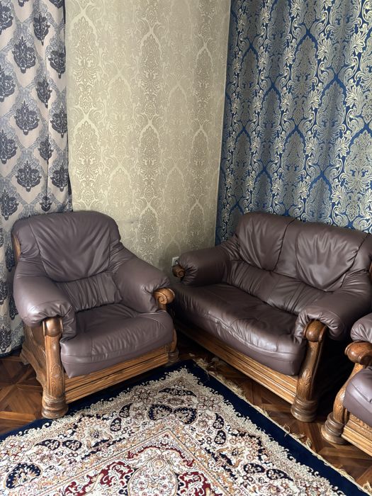Диван кожаный диван в отличном состоянии