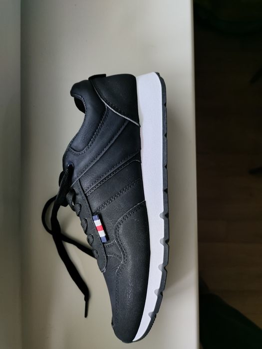 Продам фирменные кроссовки , р., 41