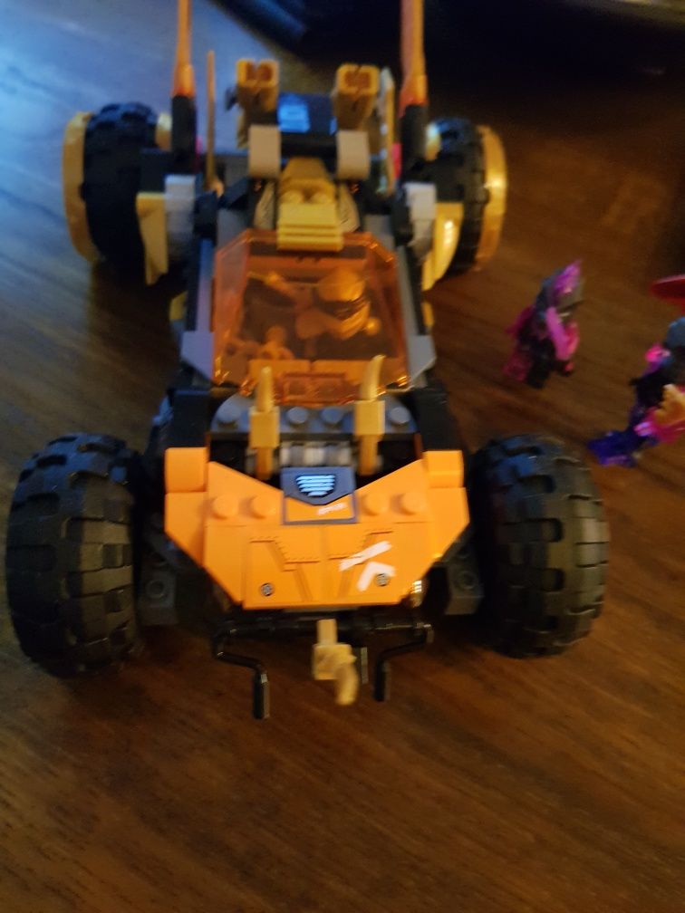 Cole's Dragon Cruiser LEGO направено