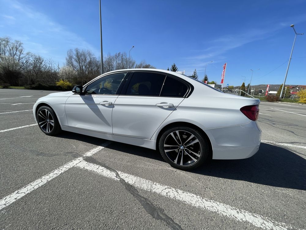 BMW Seria 3 330I Sport Line 2018. 252 cp