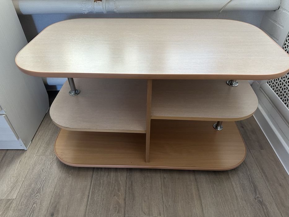 Журнальный стоик под телефизор