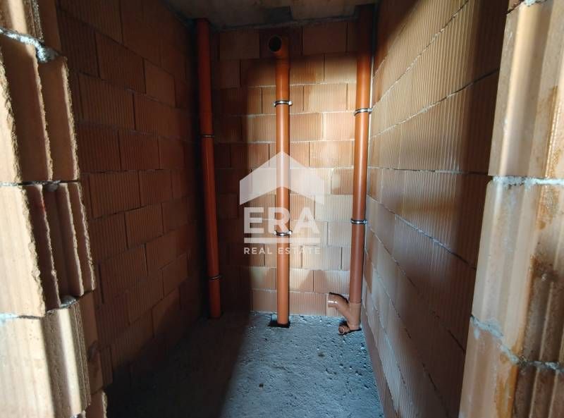 Тристаен просторен апартамент за продажба, с паркомясто, в новострояща