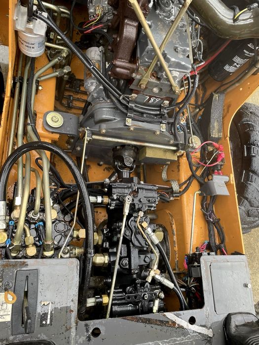 Мини челен товарач CASE 410 HIGH FLOW