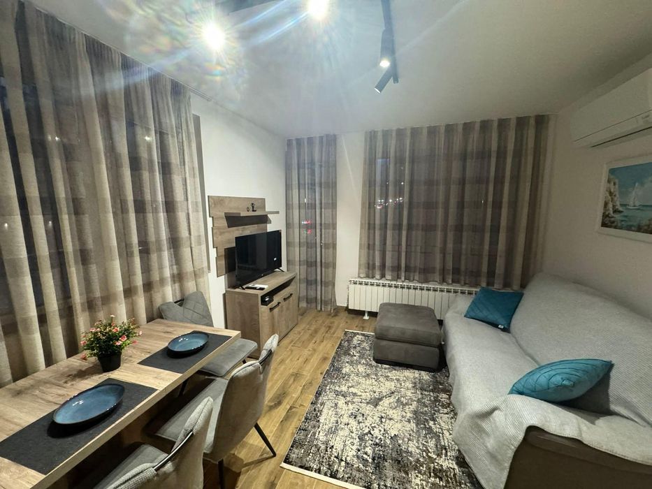 Дава се под наем Двустаен апартамент в София, Кръстова вада - 70 кв.м за 747.66 € - Снимка #1