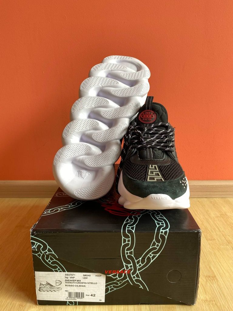 Versace chain reaction