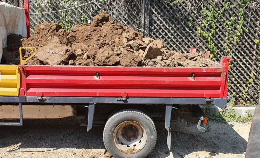 Transport moloz debarasări mobila resturi curatare teren amenajare