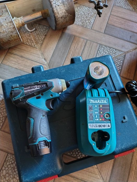 Impact Makita 10,8 v si lanterna