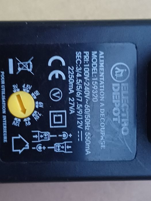 Incarcator alimentator reglabil  3-12v 2250mA in stare buna