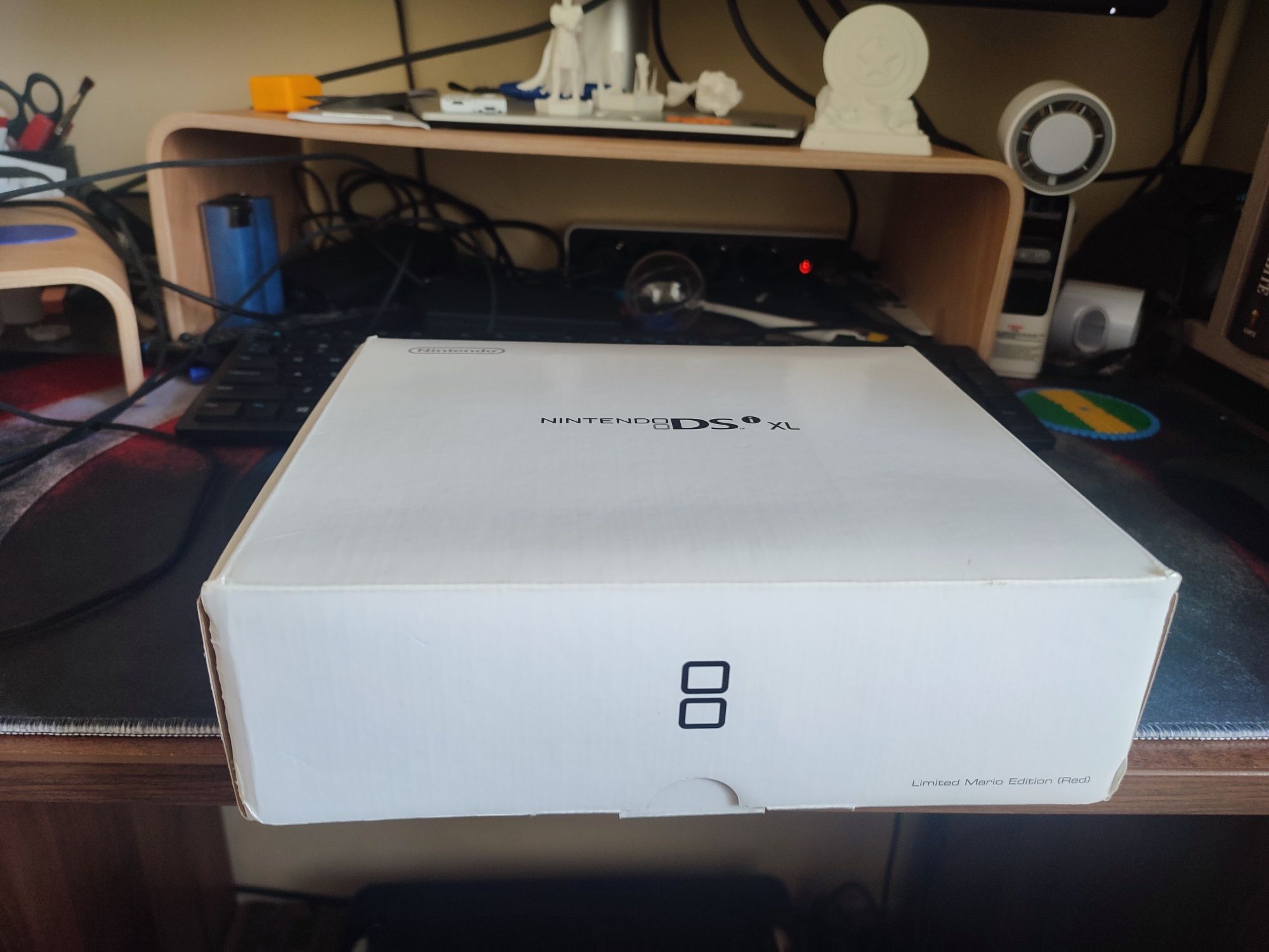 Nintendo DSi XL Super Mario edition с игра по избор / Нинтендо ДС
