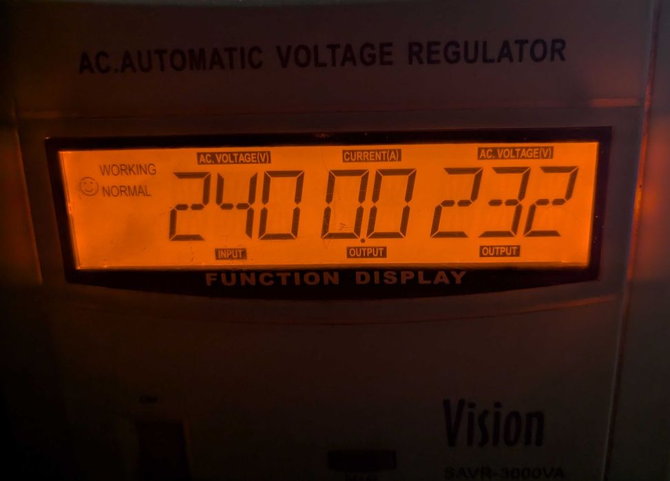 Stabilizator de tensiune Automat 3000VA