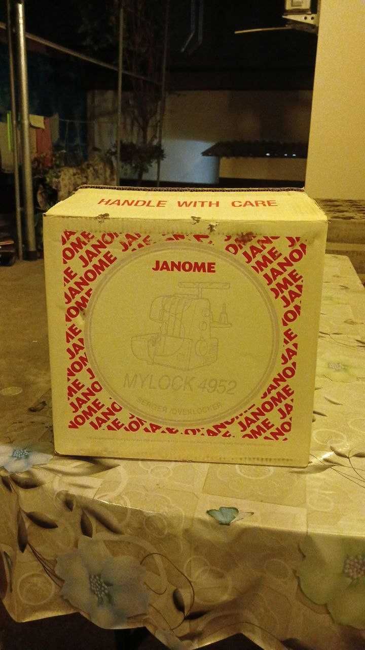Оверлок Janome ML4952. Год гарантии/Металл/Комплект.