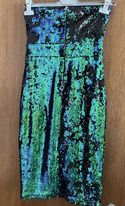 Рокля с дължина до коляното