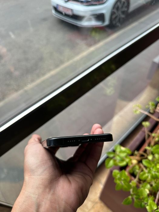 Vând iPhone 16 pro max