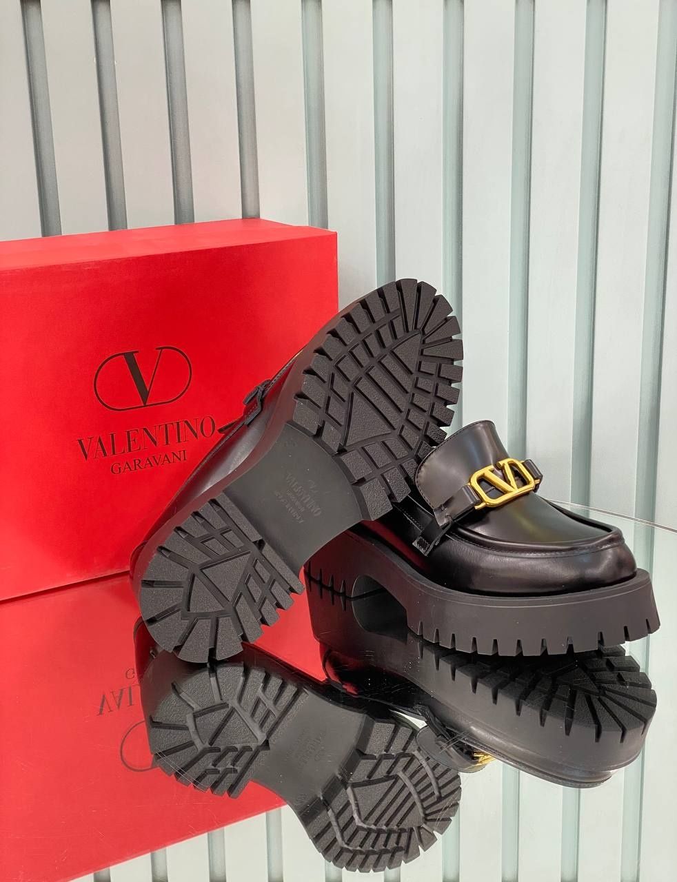 Нови обувки луфъри Valentino 40 номер
