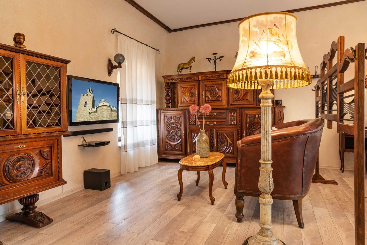 Продава се Къща в Велико Търново, Център - 120 кв.м за 2750 €/кв.м - Снимка #1