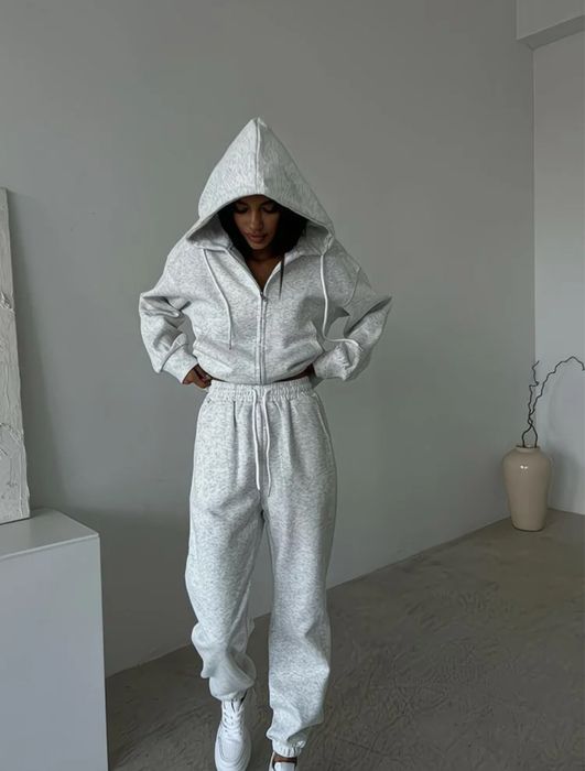 Женский спортивный костюм