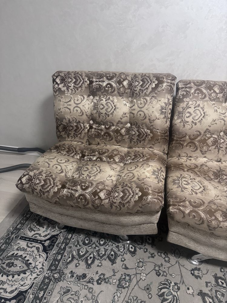 Срочно продам диван и одно кресло