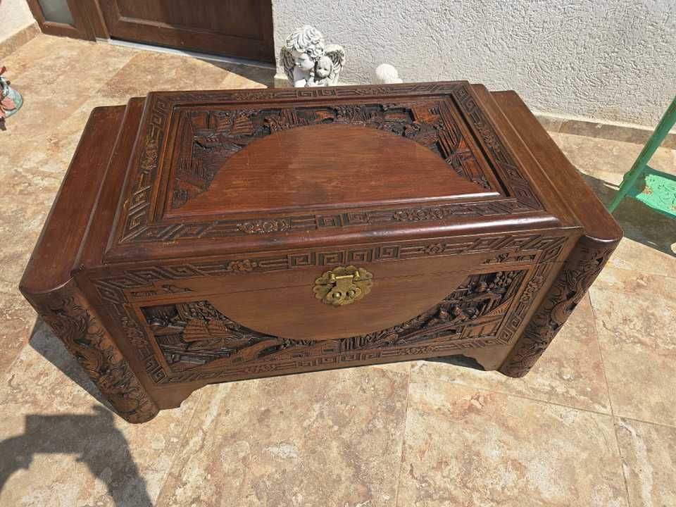 Lada de zestre veche sculptura deosebită,motiv orientala.