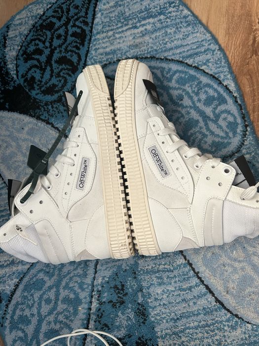 Off Whiteuri court 3.0