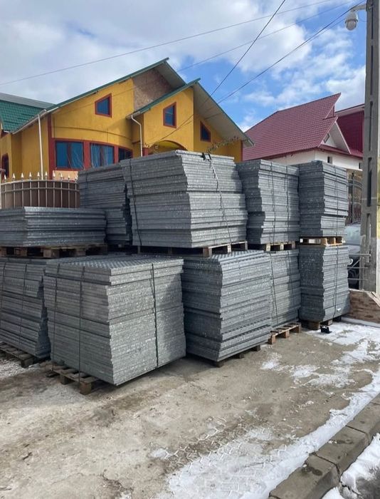 Vând grătare zincate trepte pentru scări și pentru pietonale și podețe