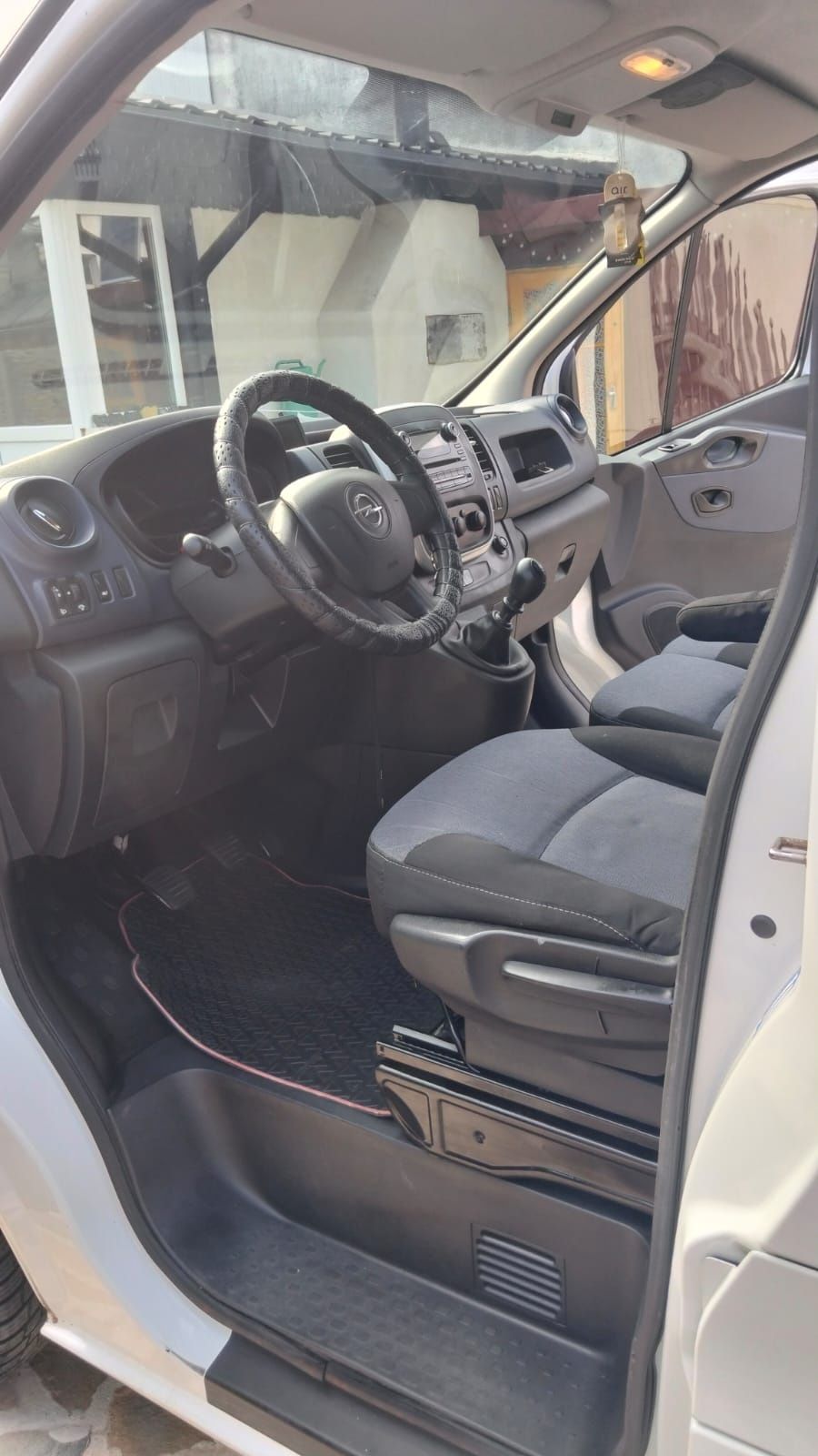 Opel Vivaro 1,6D,/ 2015