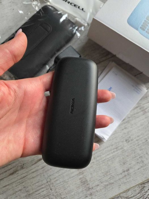 Nokia 105 nou (telefon cu butoane) cu husa