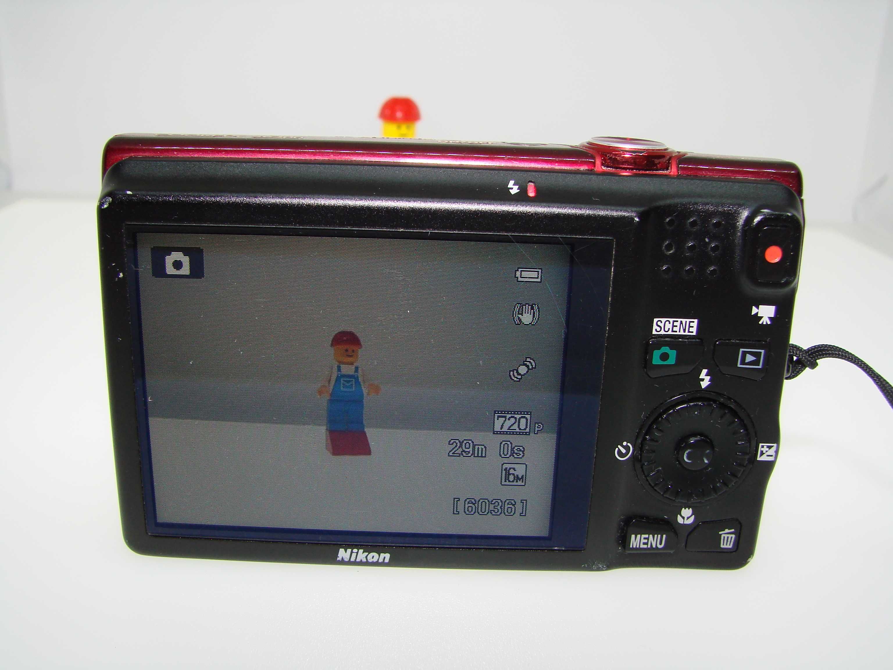 Компактен фотоапарат Nikon S6200: Мощен зум 10x, 16MP Работи перфектно