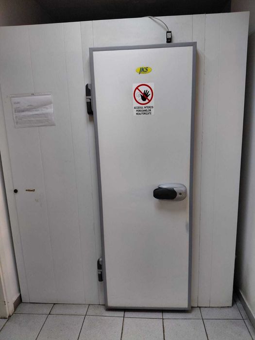 Camera frigorifica cu podea si rafturi