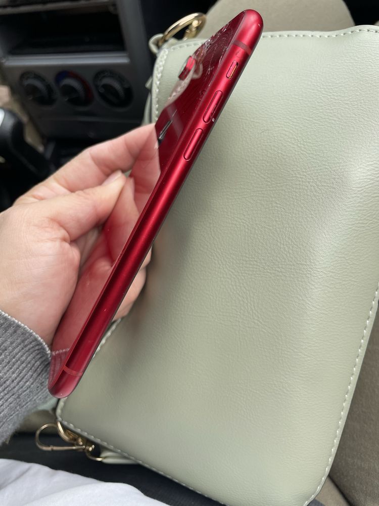 Продам айфон xr красного цвета