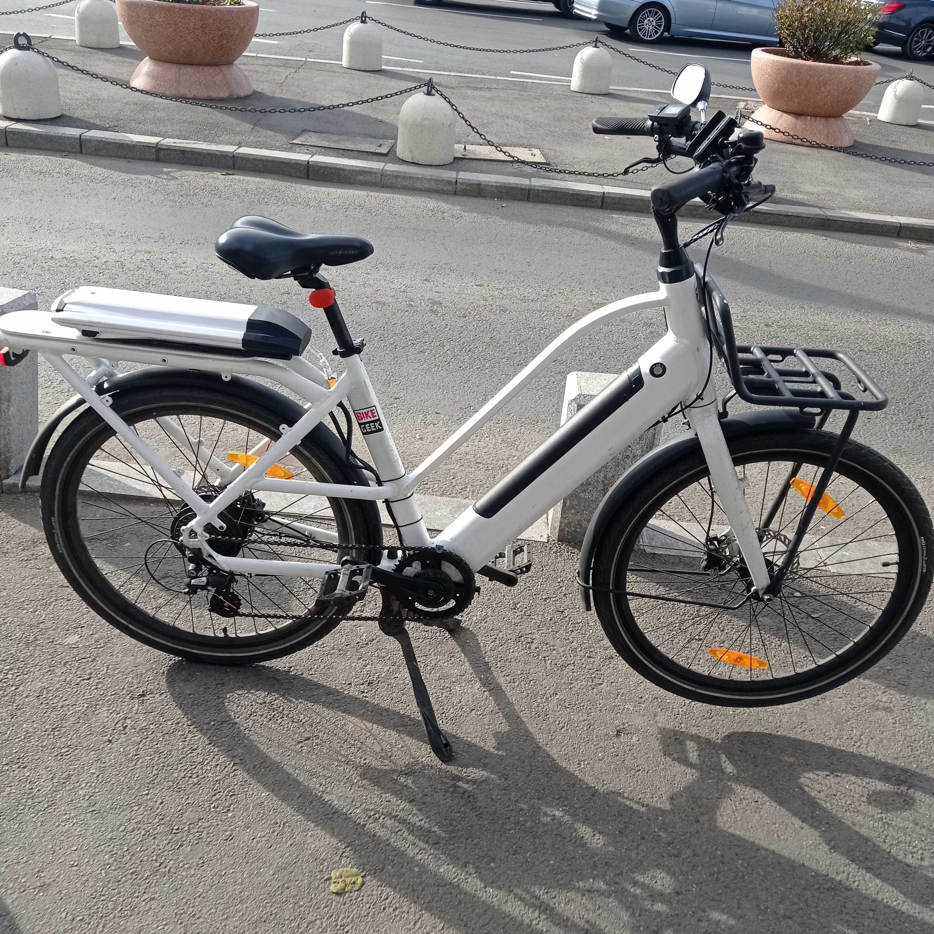 Bicicletă electrica,2 baterii 36V(100km),pentru curierat sau plimbări.