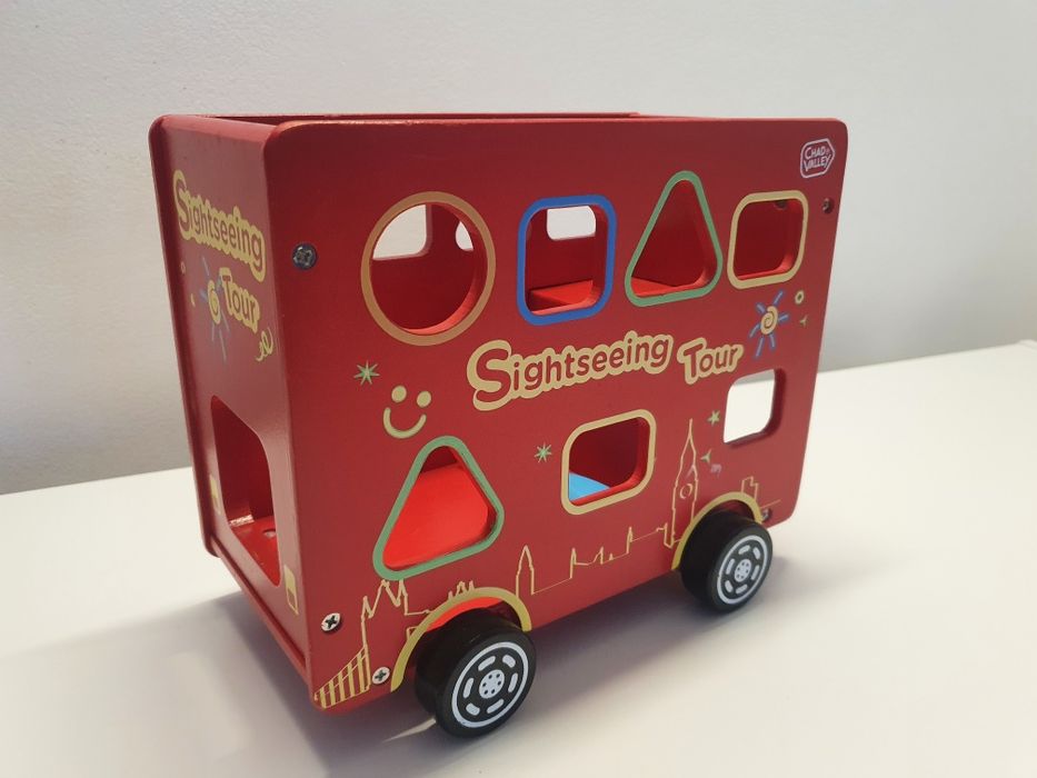 Autobuz sortator din lemn