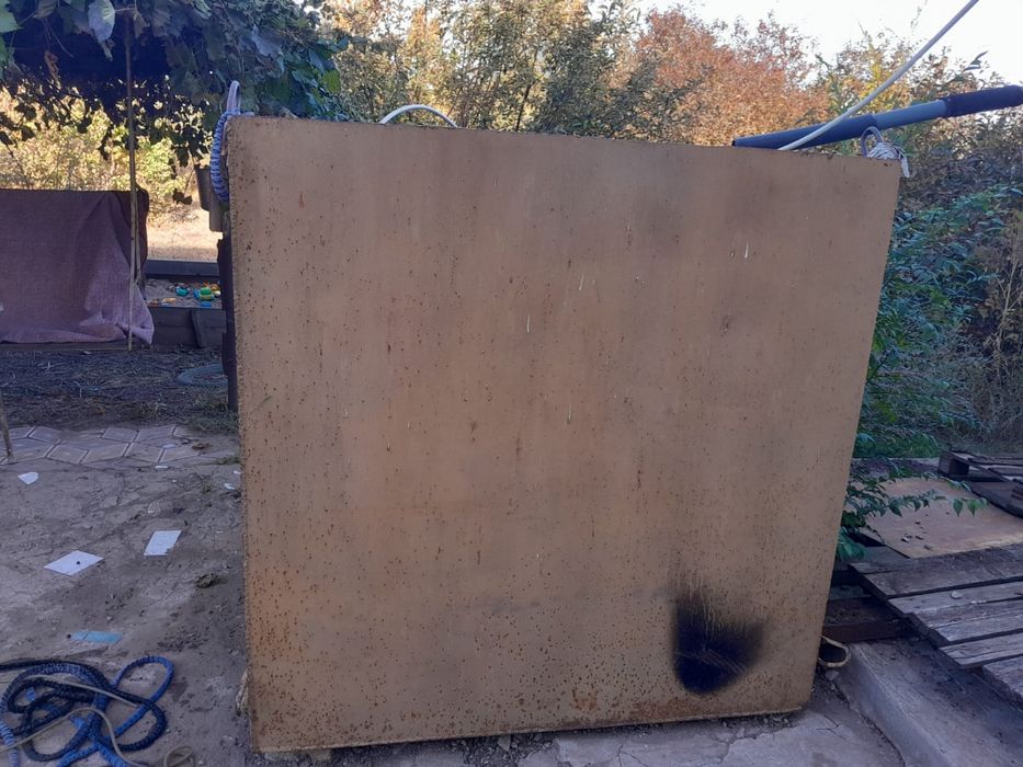 Продам железный толстостенный бак 4,2 куба