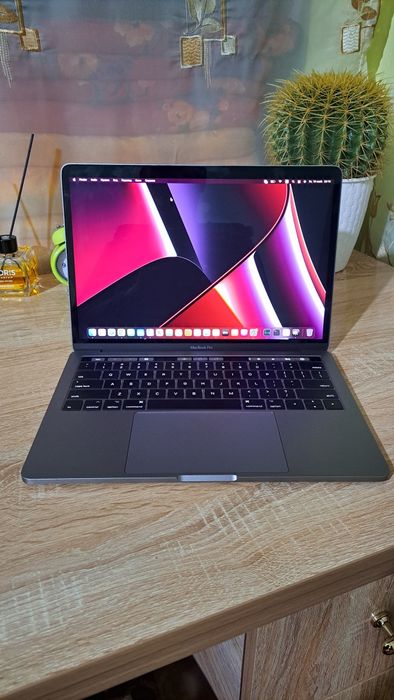 Macbook pro sotuvda