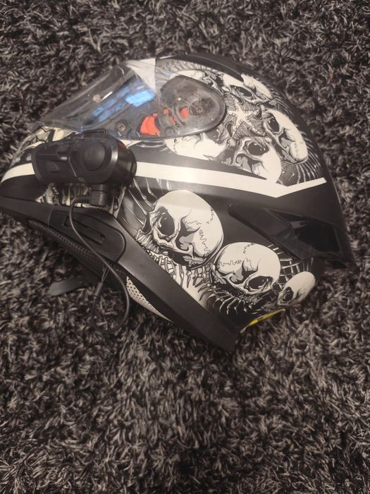 Casca ,mănuși, genunchere