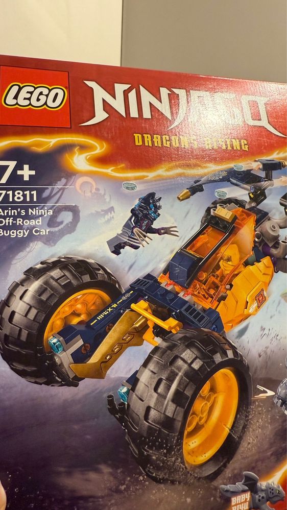 Lego Ninjago: Vehiculul de teren a lui Arin 71811