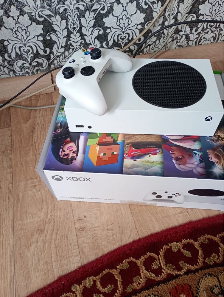 Продам КТО ПЕРВЫЙ НАПИШЕТ ДО 10 июля отдам за 100к xbox series s