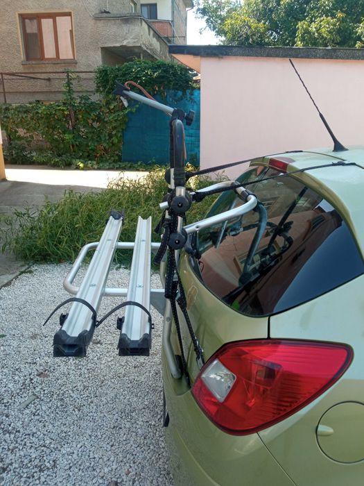 Универсален аксесоар за автомобил - багажник за превоз на велосипеди