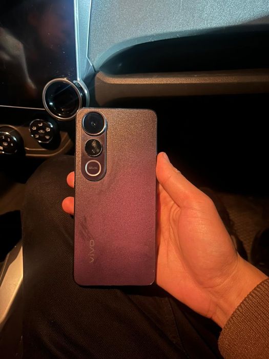 Продам Vivo v50 Lite