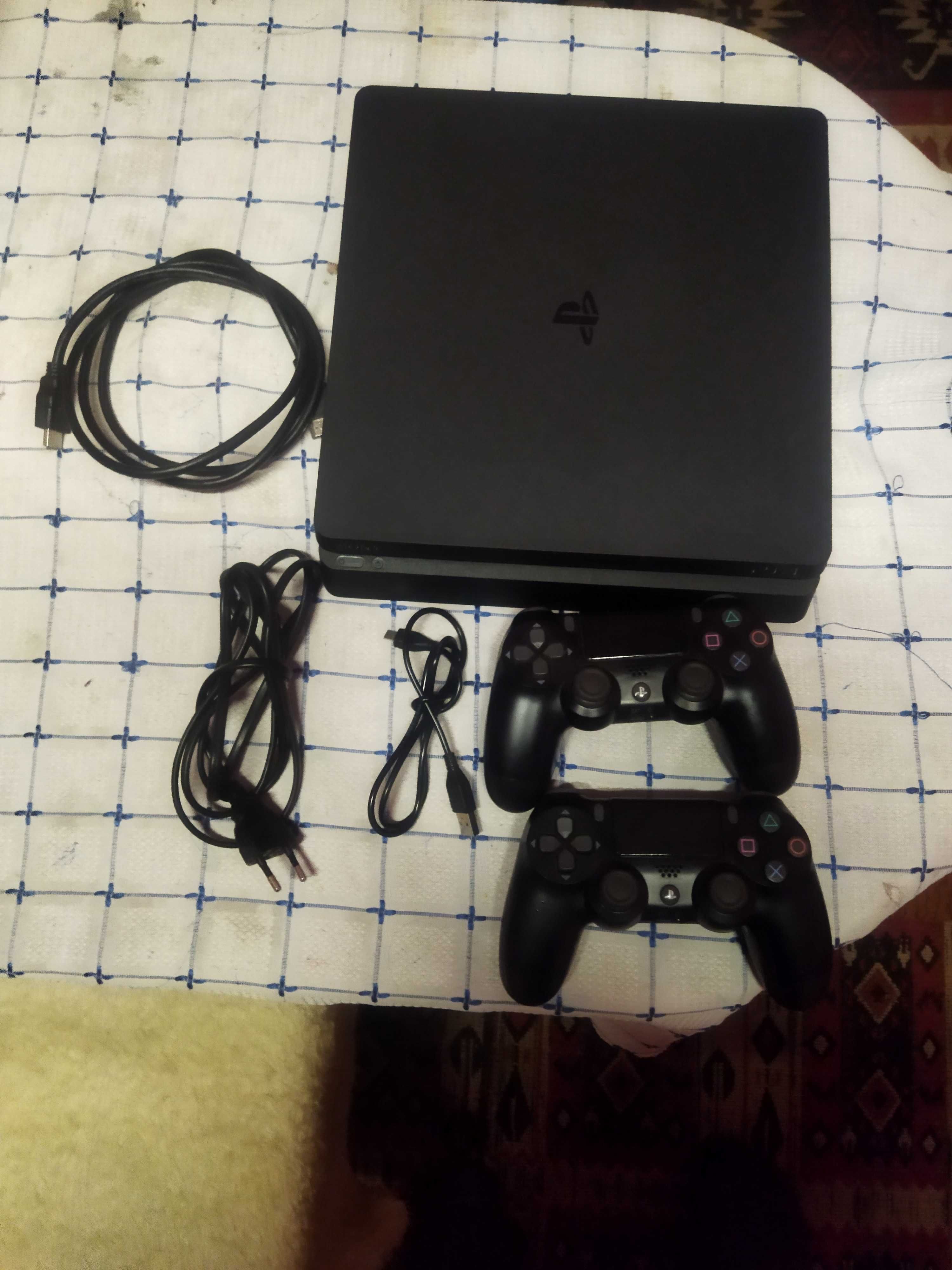 Playstation 4 Slim 500Gb с два контролера