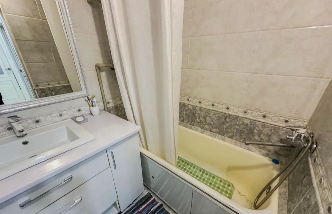 продам 4-х ком. 80кв. 5мкр. 3-этаж