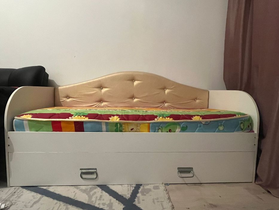 Кровать детская с выдвижным ящиком