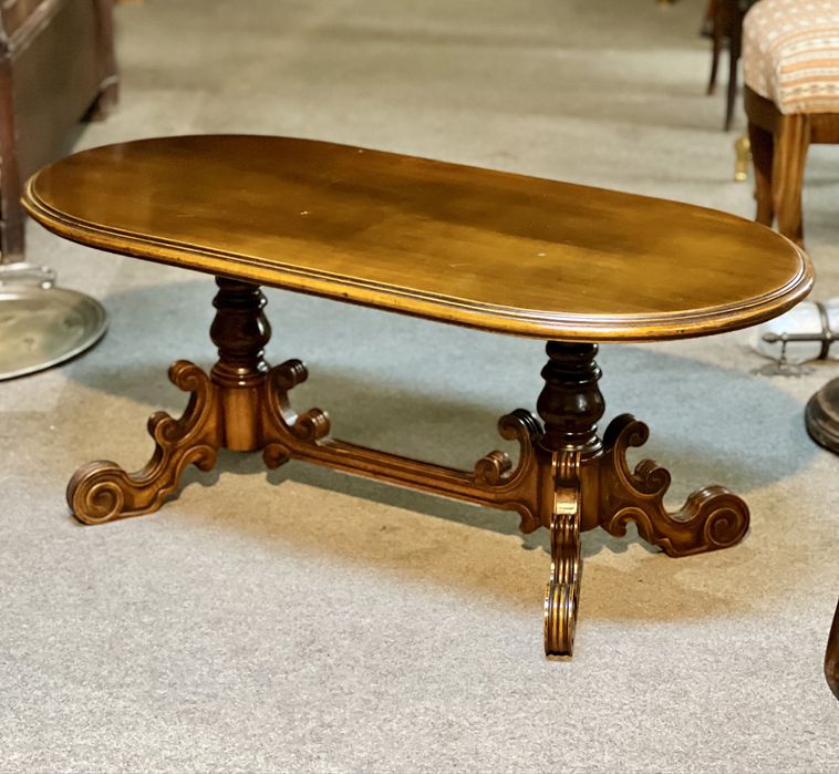 Masă de cafea / masă de salon veche din lemn masiv - sculptată