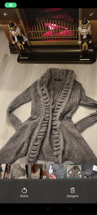 Cardigan tricotat gri, cu borduri de blană artificială, amestec lână c