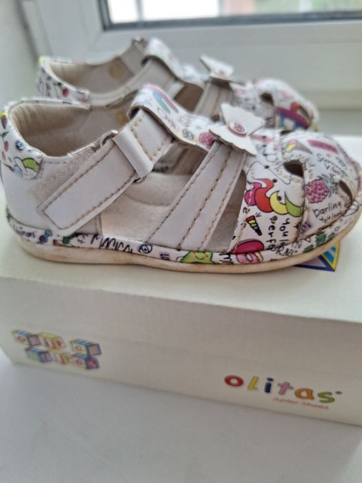 Продам десткую обувь на лето чистая кожа