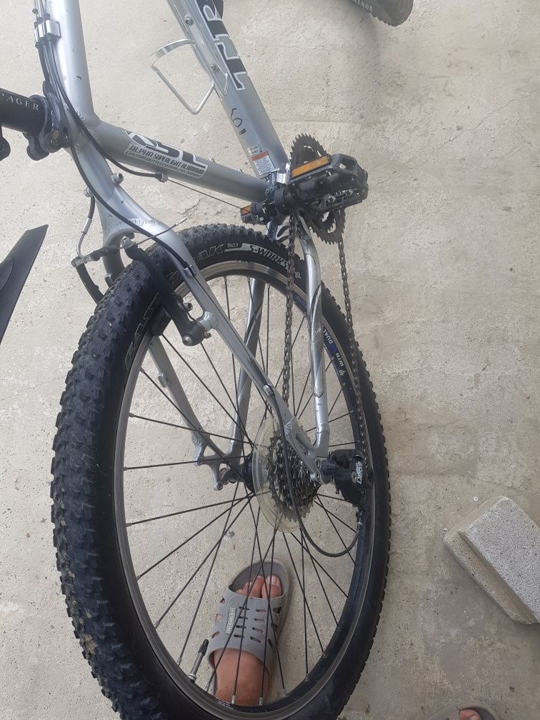 Bicicleta adusa din anglia