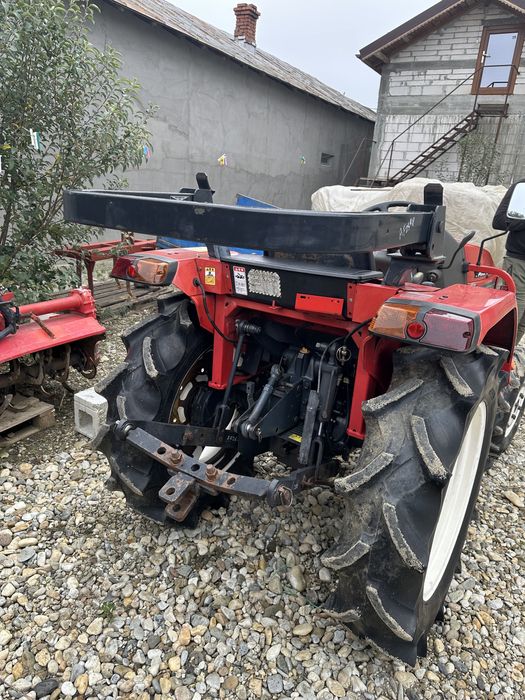 Tractoras Yanmax de 25 de cp